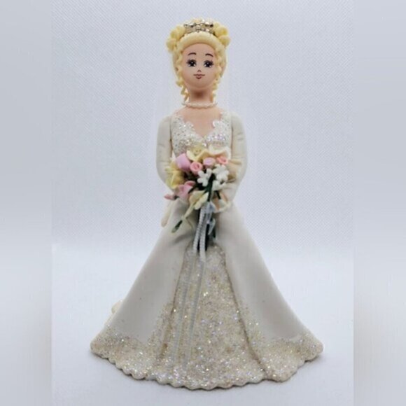 Avon The Kneaded Angel Bride Figurine By Carol Graziano. - Picture 8 of 8